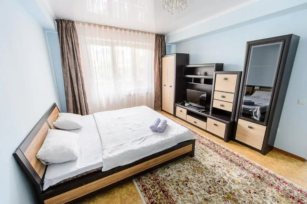 Алматы: Apartment оn Makatayeva 5 b