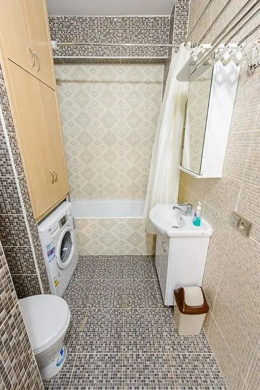 Алматы: Apartment оn Makatayeva 5 b