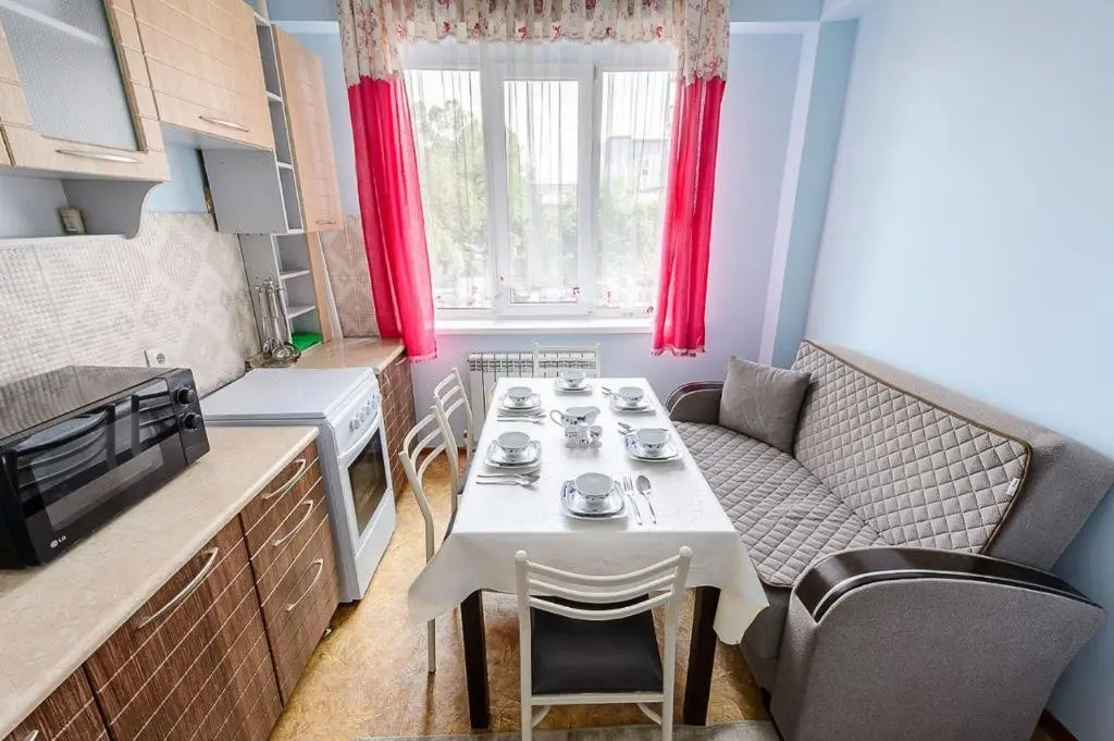 Алматы: Apartment оn Makatayeva 5 b