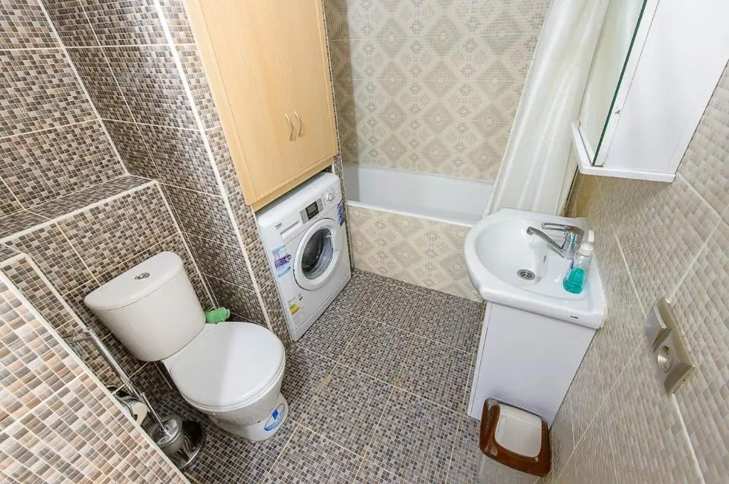 Алматы: Apartment оn Makatayeva 5 b