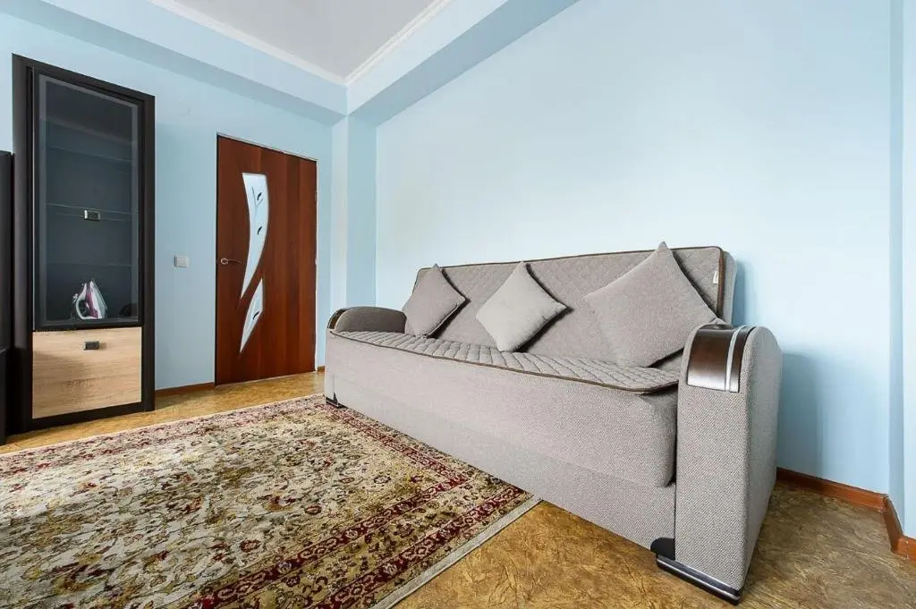 Алматы: Apartment оn Makatayeva 5 b