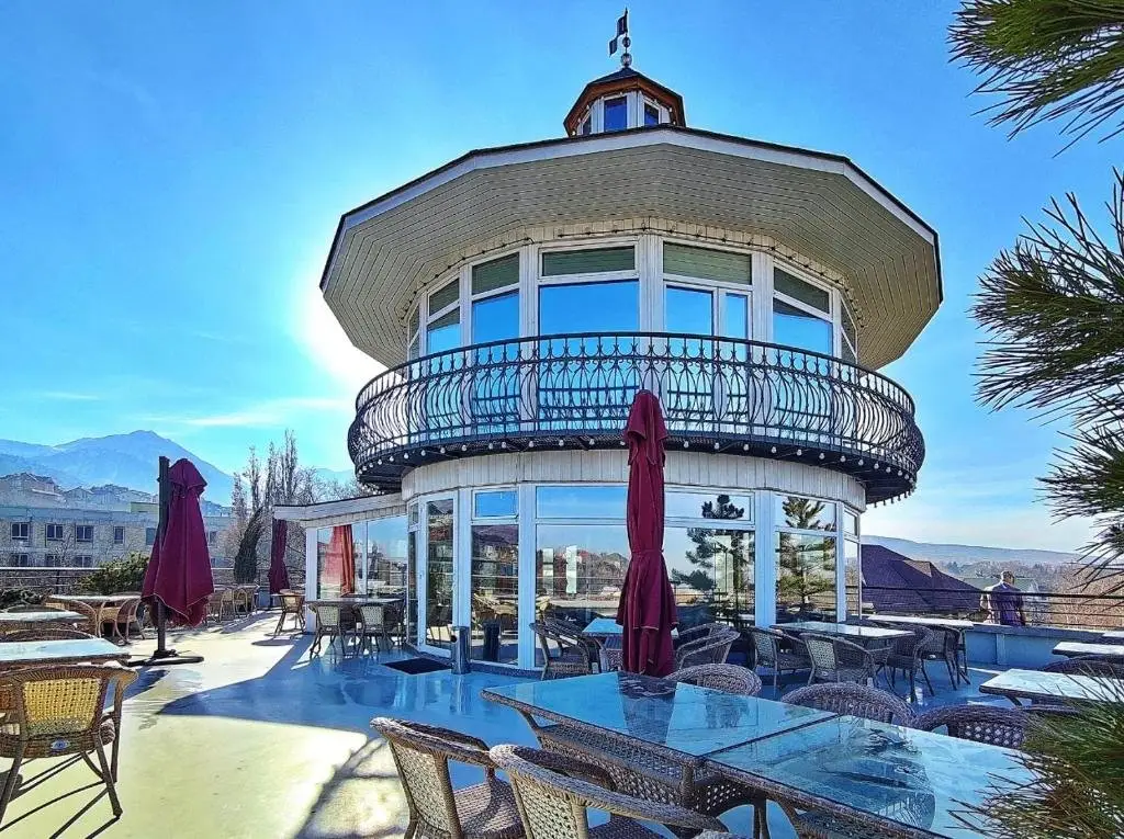 Алматы: Luxury apartments in the foothills of the Zailiyskiy Alatau