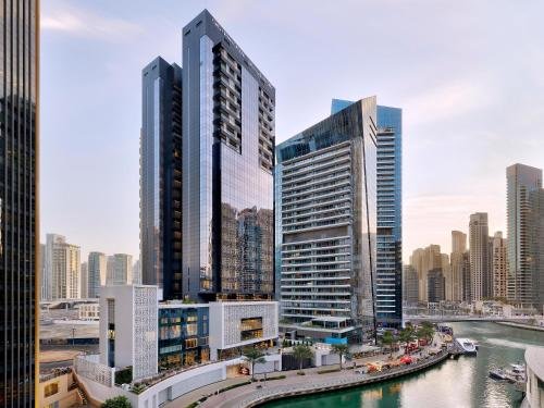 Дубай: LUX Holiday Home Dubai Marina JBR - Silverene Towers