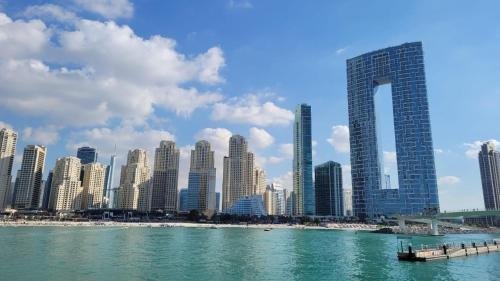 Дубай: LUX Holiday Home Dubai Marina JBR - Silverene Towers