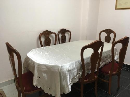Каир: Al Rehab Apartment. with Private Garden