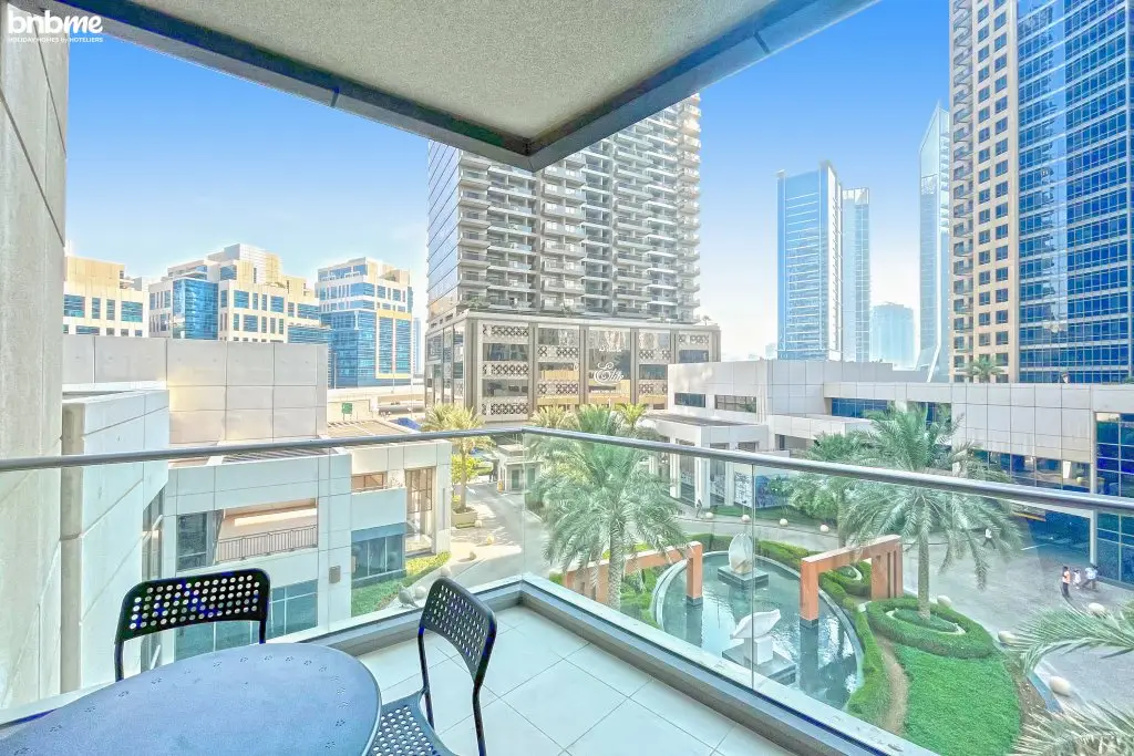 Апартаменты bnbmehomes | Chic 1BR in Downtown nr Burj Khalifa-303 — фото 1