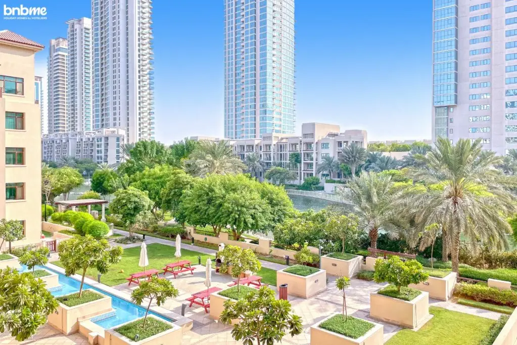 Апартаменты bnbmehomes | 2 BR Stunning Lake Views in Greens-205 — фото 1