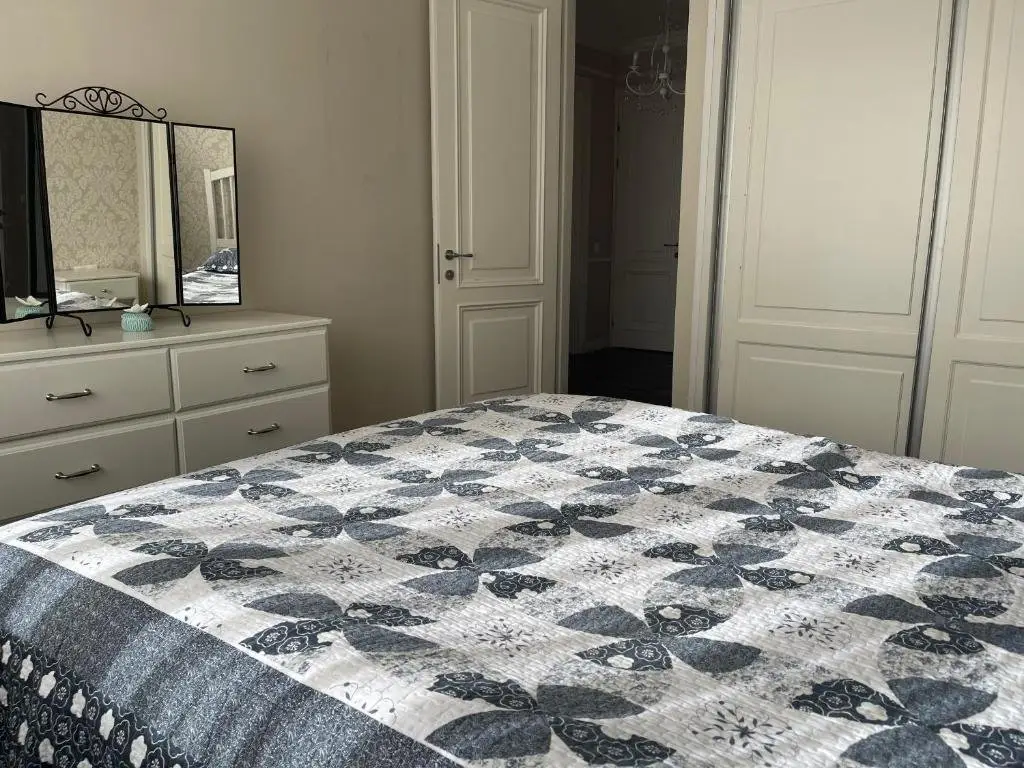 Алматы: Elite 3 bedroom gated apartment