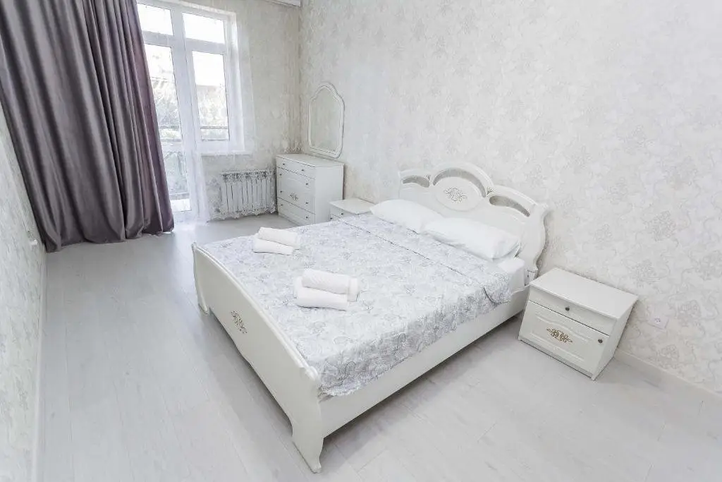 Алматы: LIFEHOUSE Almaty Досмухамедова 20а 3-х комнатная квартира
