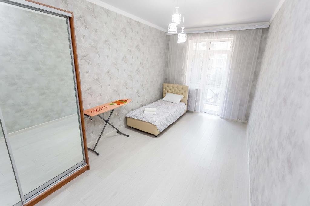 LIFEHOUSE Almaty Досмухамедова 20а 3-х комнатная квартира — фото 1