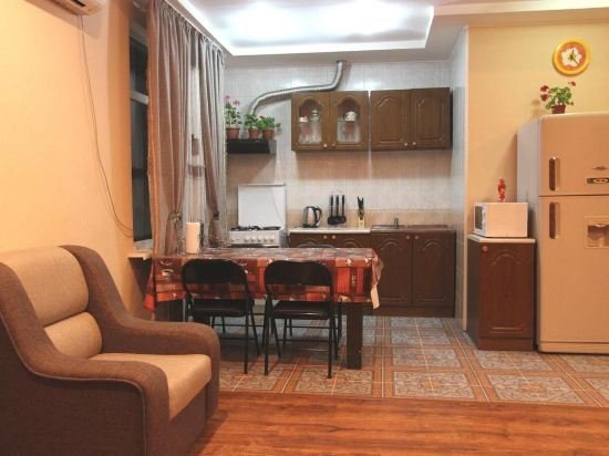 Алматы: Nadezhda Apartment on Zheltoskan 158