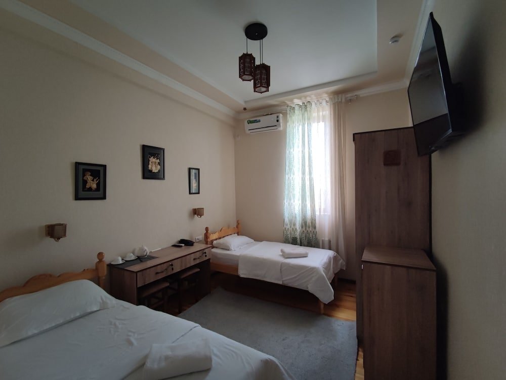 Бухара: Naqshband Craft Center & Hotel