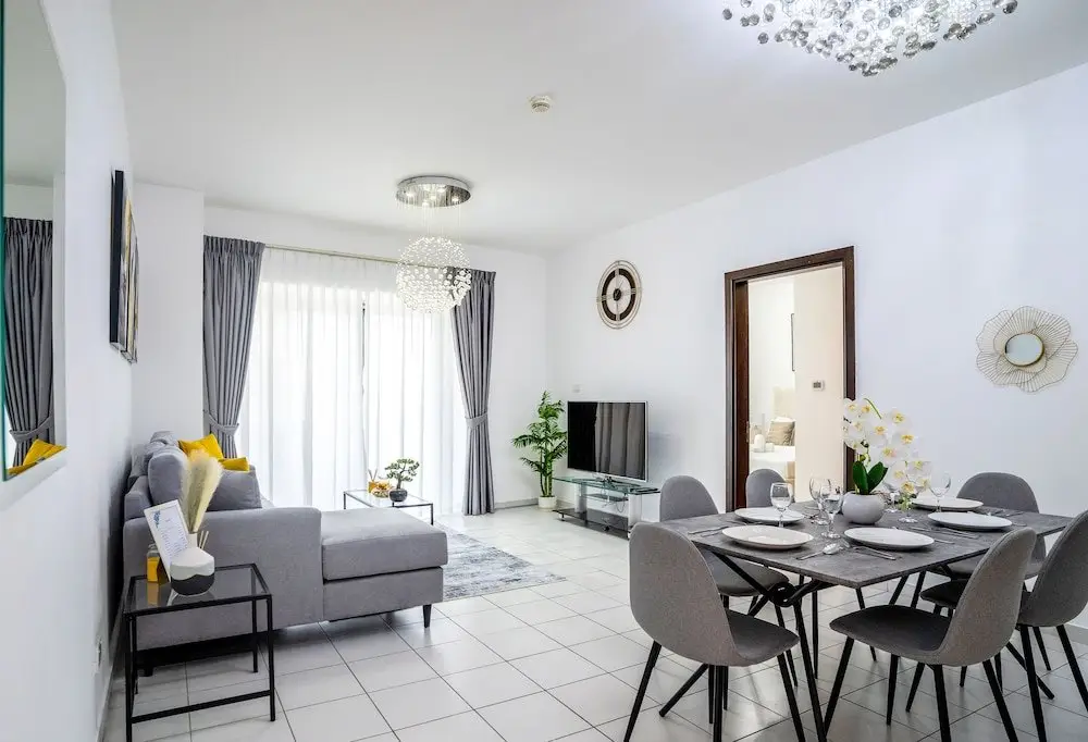 Дубай: Tanin - Exquisite Marina View Apartment With Balcony