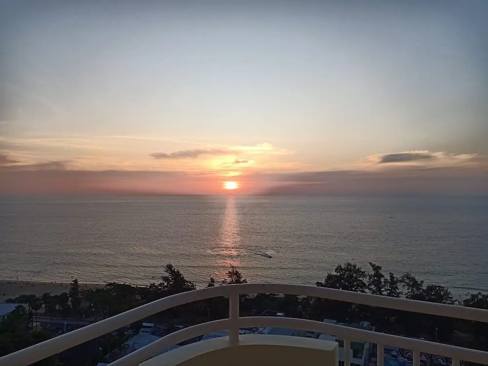 Пхукет: 509 Sea View Rooftop Pool Kata Karon Area Wi-fi Gym