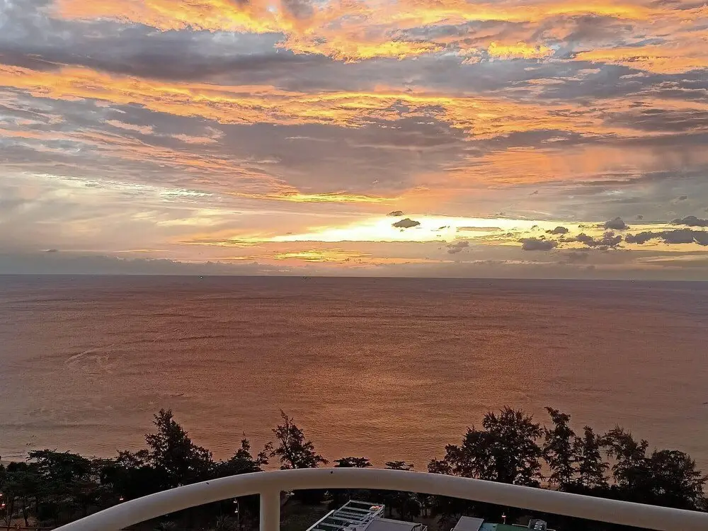 Пхукет: 509 Sea View Rooftop Pool Kata Karon Area Wi-fi Gym