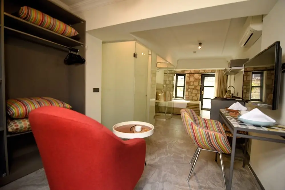 Анталья: Chic Studio Flat with Patio SARDUNYA