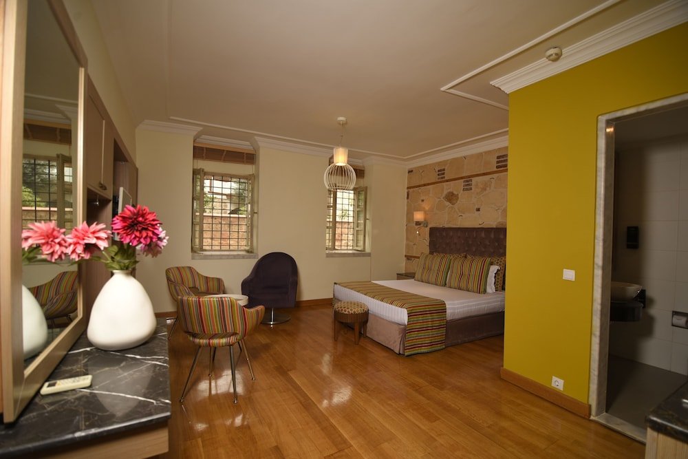 Colorful Studio Flat with near Hadrian s Gate — фото 1