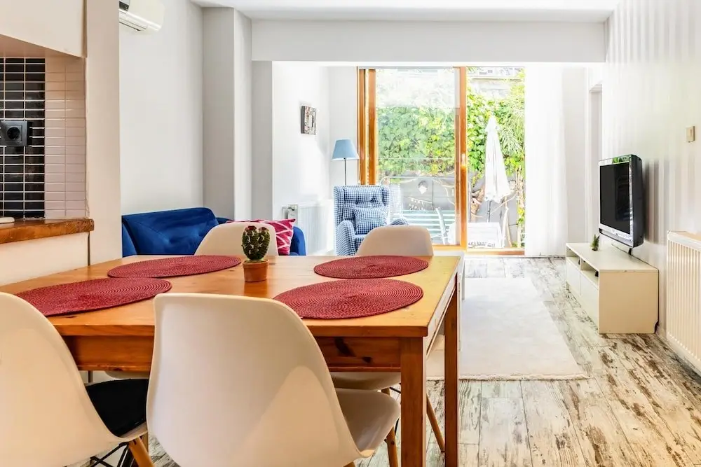 Стамбул: Flat w Garden 10 min to Bull Statue in Kadikoy