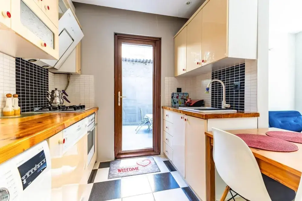 Стамбул: Flat w Garden 10 min to Bull Statue in Kadikoy