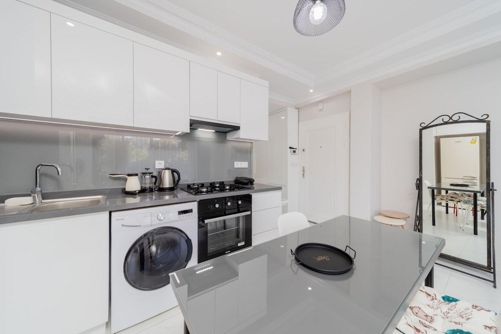 Анталья: Cozy Flat w Garden 5 min to Beach in Antalya