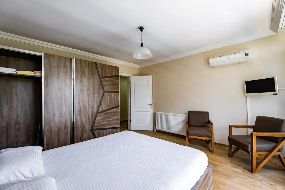 Милас: Jash Bedrooms