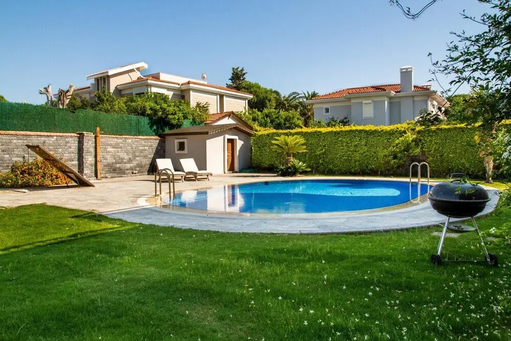 Чешме: Lux Villa w Pool Garden 3 min to Sea in Cesme