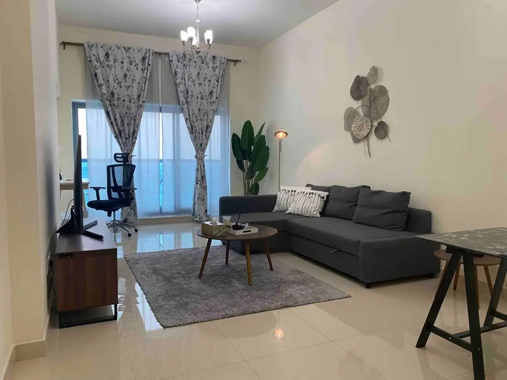 Дубай: Luxurious 1-Bedroom Rental with Golf Course view