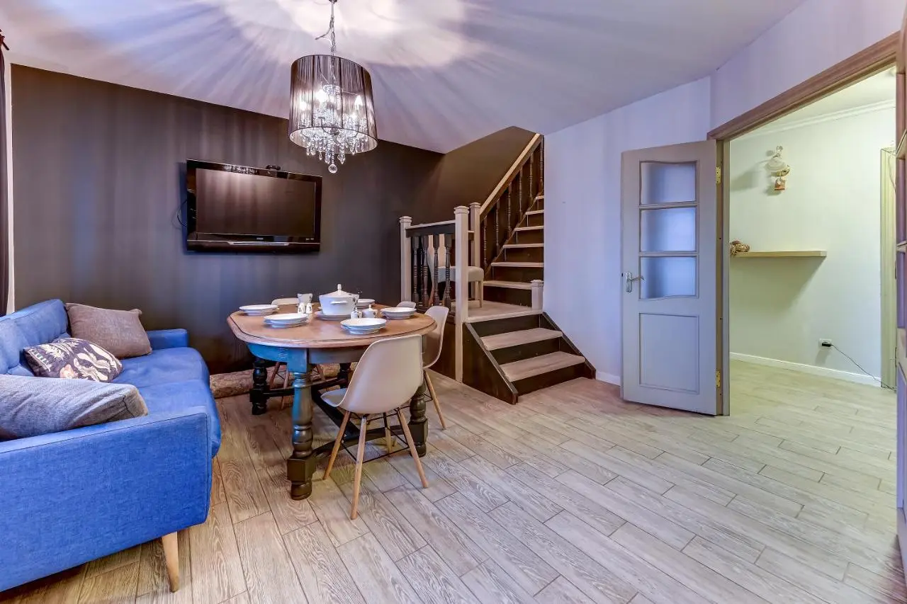 Санкт-Петербург: Квартира - дом 8 и 9 этаж 150 кв.м.