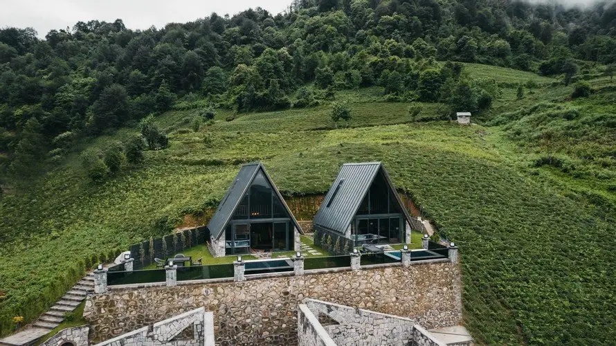 Ардешен: Obi Bungalov