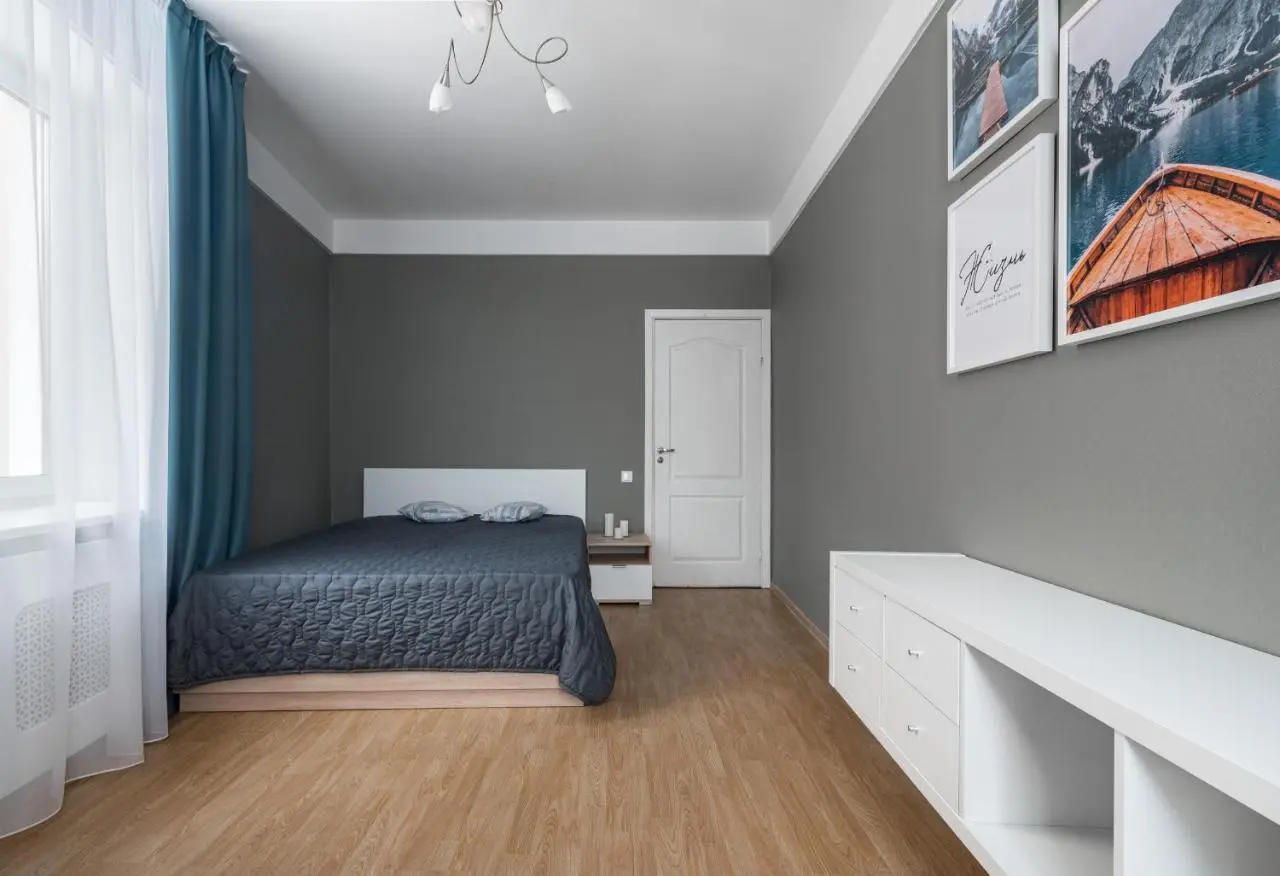 Санкт-Петербург: Live on Nevsky 3 bedrooms apartment
