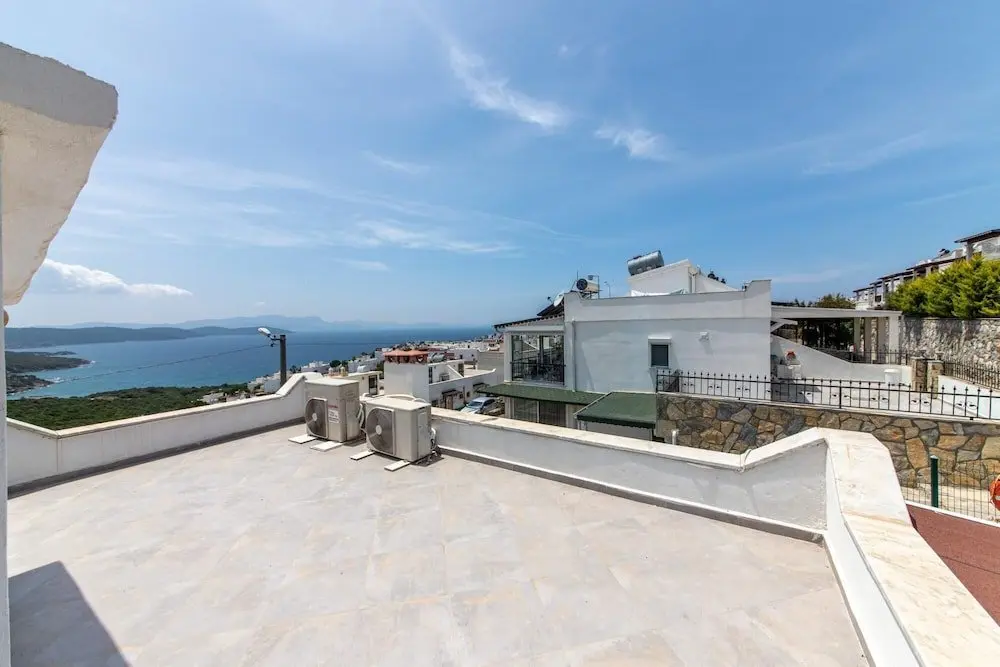 Милас: Sea View Cozy House With Private Beach in Bodrum