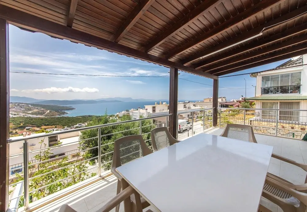 Милас: Sea View Cozy House With Private Beach in Bodrum