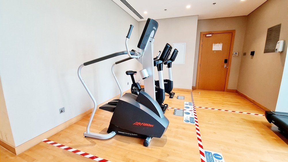 Дубай: Marco Polo - Exquisite Apt amidst Golf Courses with Gym & Pool