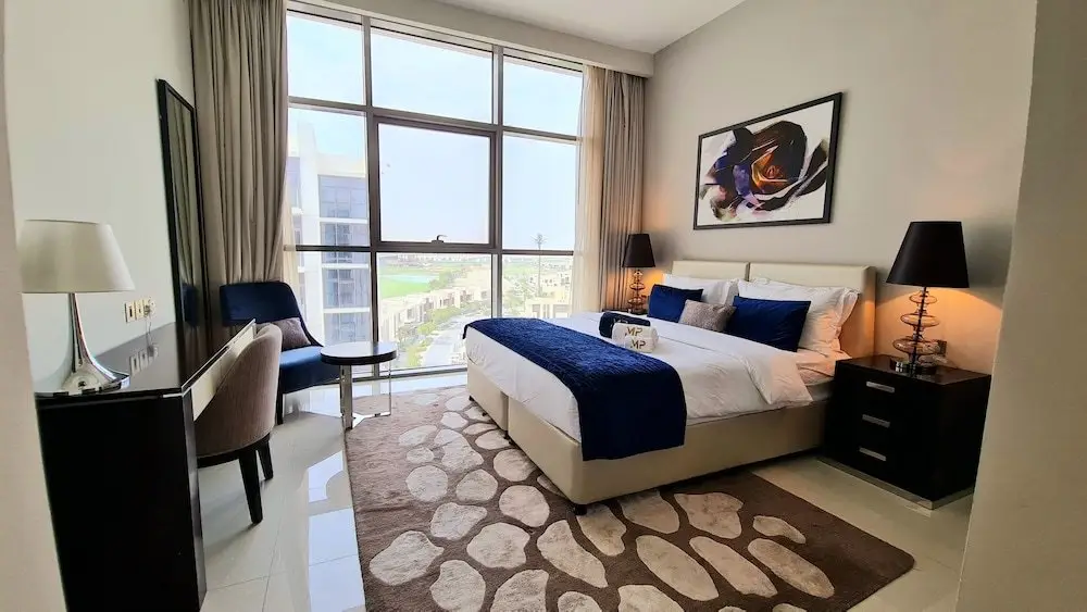 Дубай: Marco Polo - Exquisite Apt amidst Golf Courses with Gym & Pool