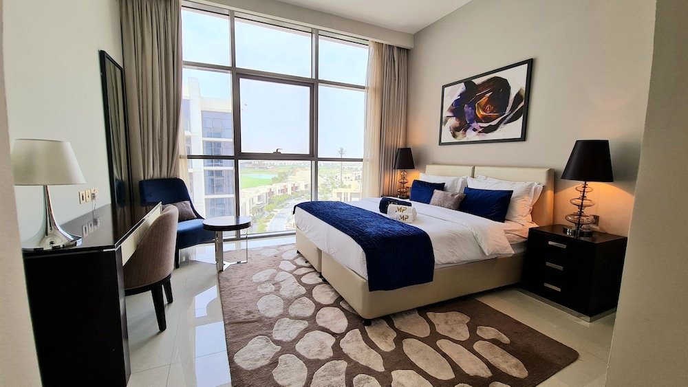 Дубай: Marco Polo - Exquisite Apt amidst Golf Courses with Gym & Pool