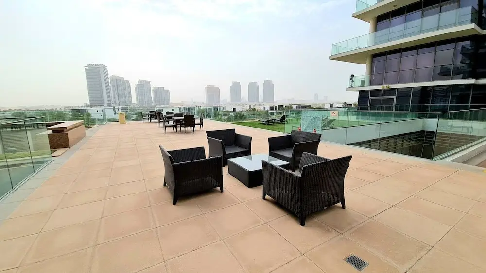 Дубай: Marco Polo - Exquisite Apt amidst Golf Courses with Gym & Pool