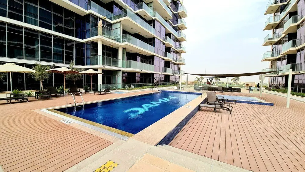Дубай: Marco Polo - Exquisite Apt amidst Golf Courses with Gym & Pool