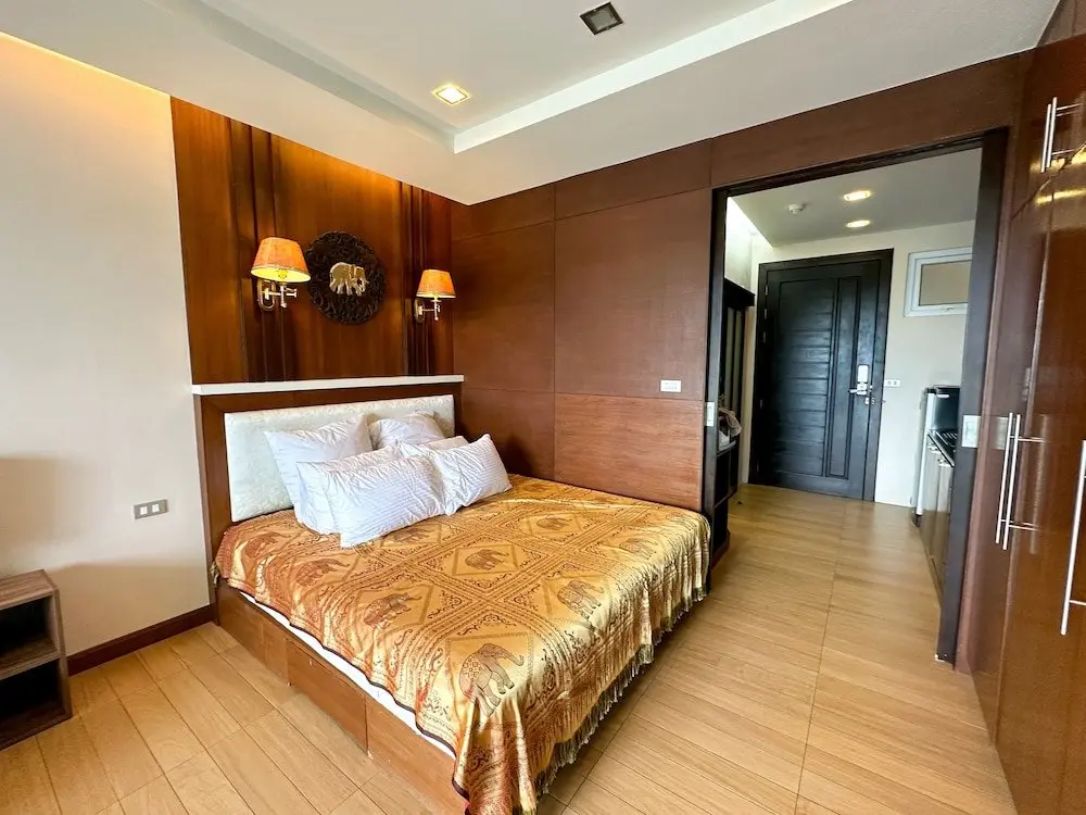Пхукет: Sea and Sky condo Karon 306