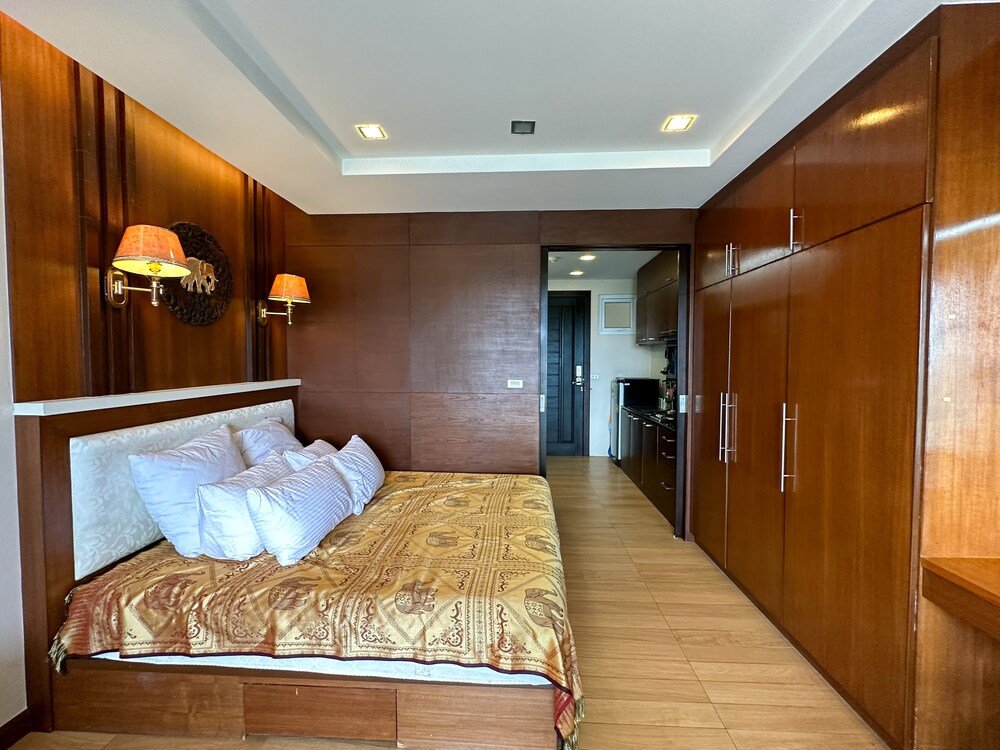 Пхукет: Sea and Sky condo Karon 306