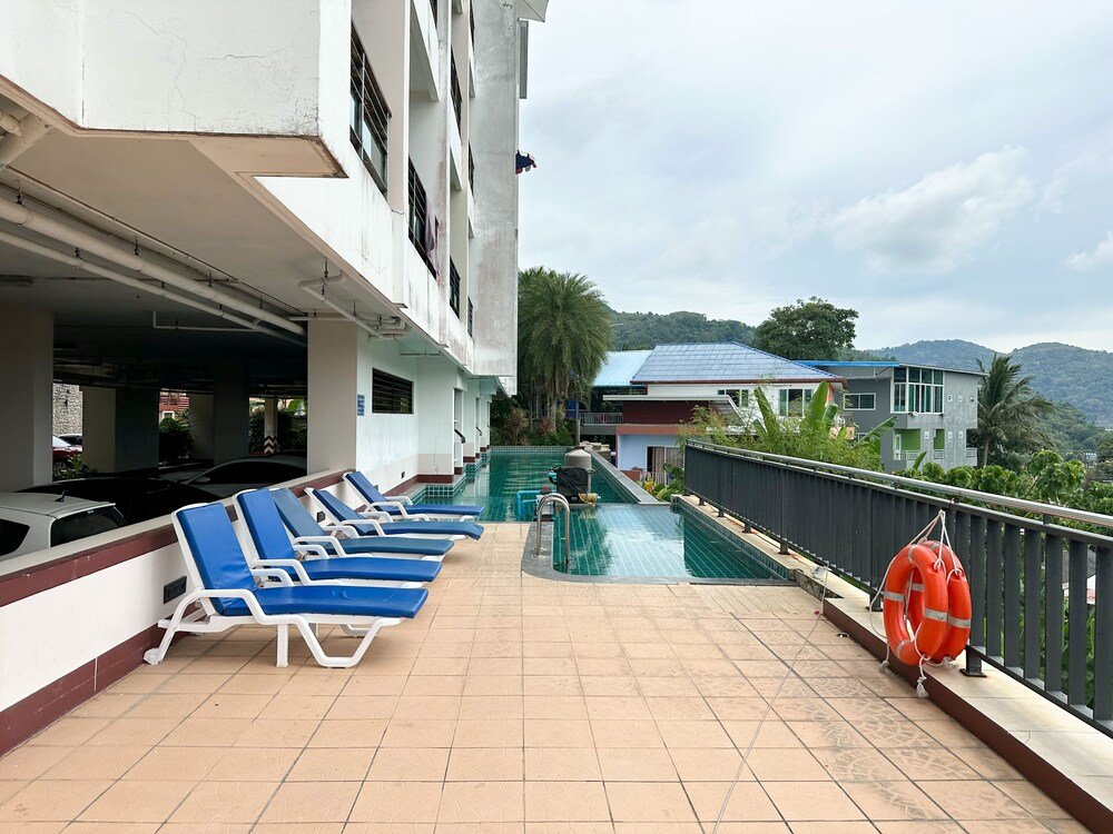 Пхукет: Sea and Sky condo Karon 306
