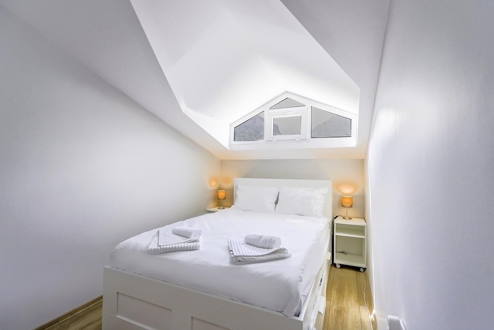 Гёйнюк: Modern Flat w Balcony 5 min to Beach in Kemer