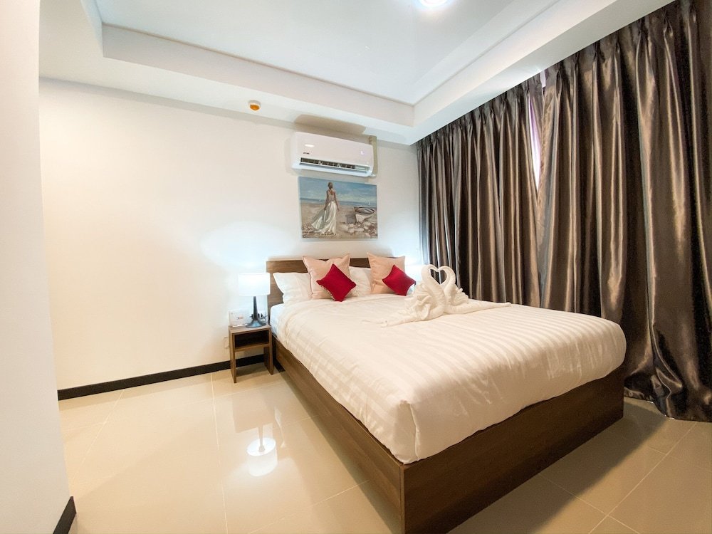 Муанг: Naiharn Sea Condominium P210