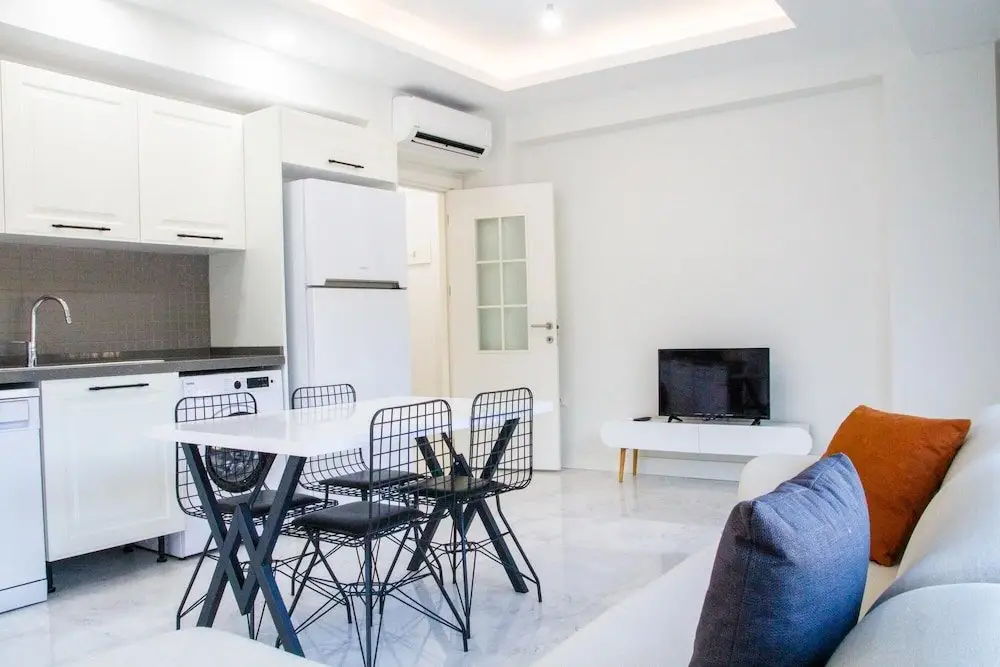 Милас: Sleek Flat w Garden 5 min to Beach in Milas