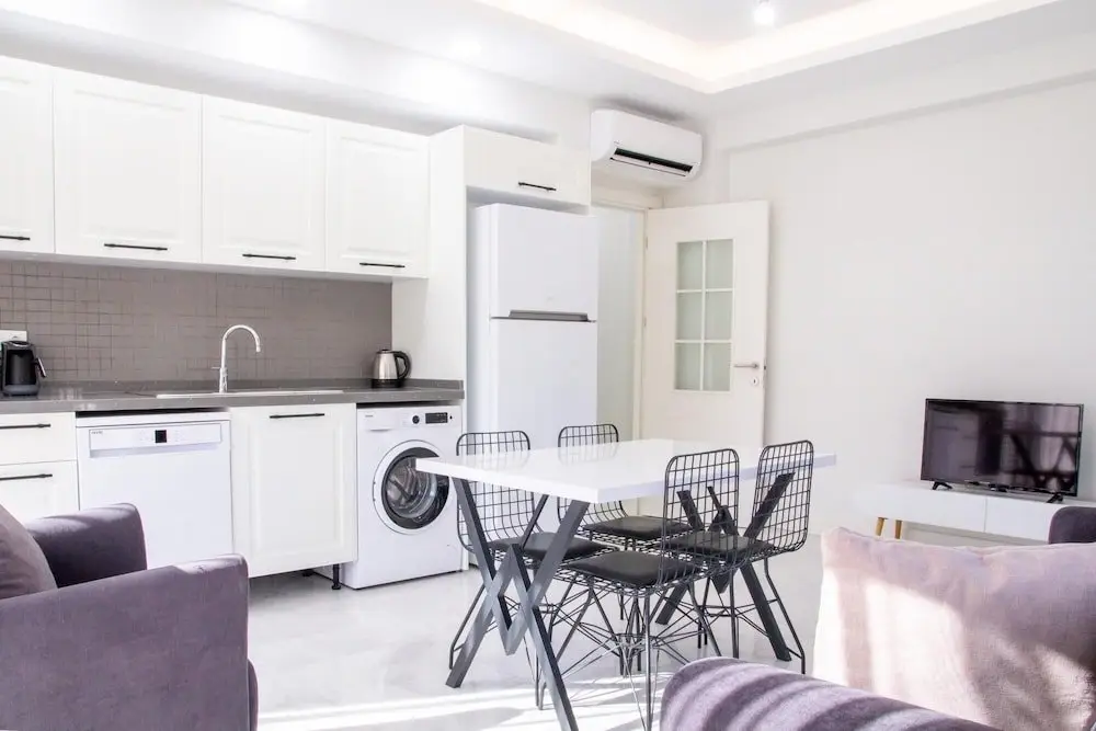 Милас: Modern Flat w Garden 5 min to Beach in Milas