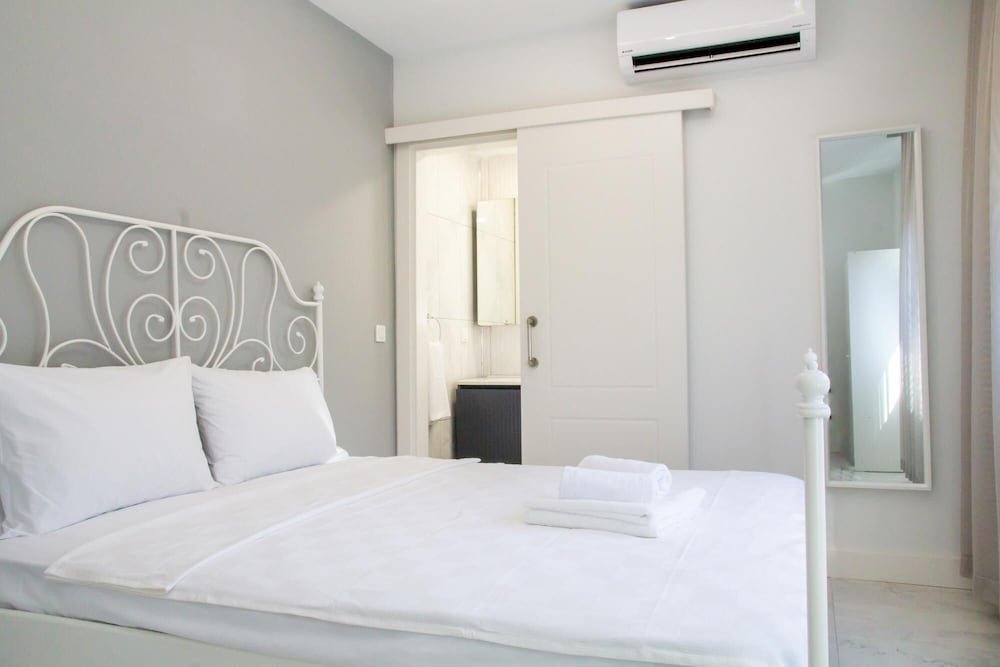 Милас: Modern Flat w Garden 5 min to Beach in Milas