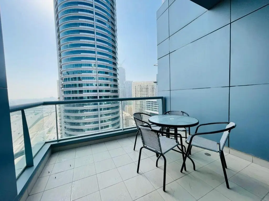 Дубай: 1 BHK Apartment with Pool & Gym Near to Marina Mall & Beach