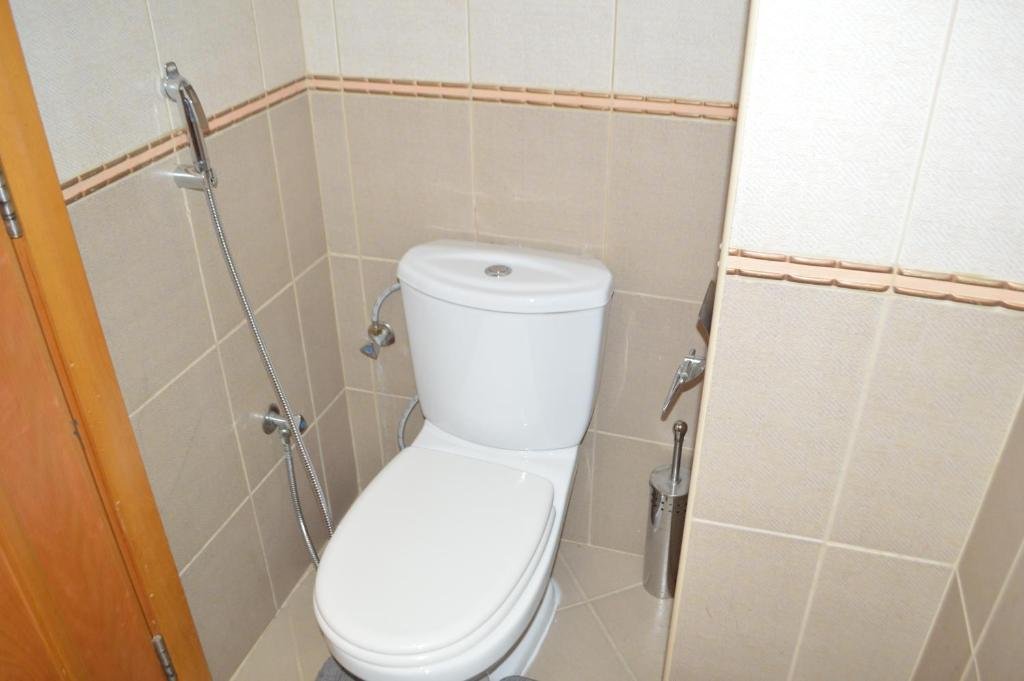Дубай: 1 BHK Apartment with Pool & Gym Near to Marina Mall & Beach