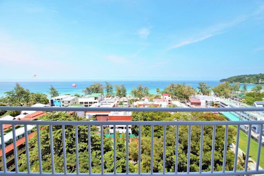 9B Spacious sea View Apartment Karon Beach Front — фото 1