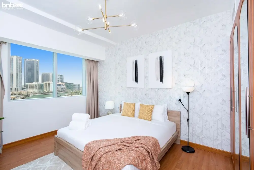 Дубай: 1B-Damac Waves-B67 by bnbme homes