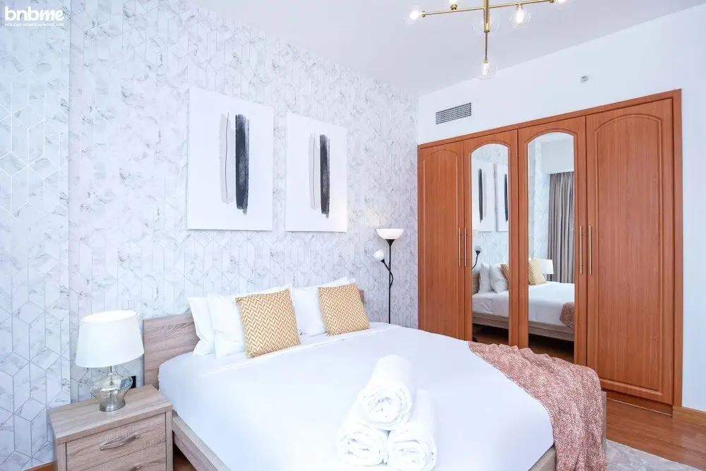 Дубай: 1B-Damac Waves-B67 by bnbme homes